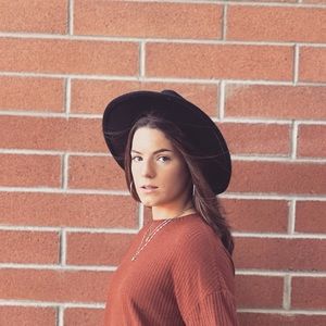 Meet your Posher, Lizzy